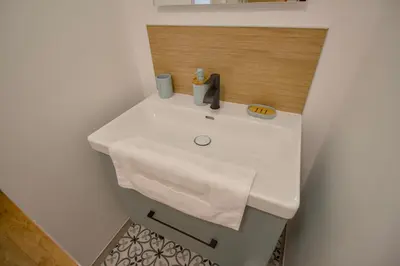 Plan de l'établissement La Cigogne, Maison familiale en bord de Mer à Surtainville, Côte des Isles, 3 chambres, Intendance Luxury Host