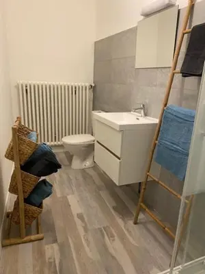 Salle de bains dans l'établissement Appartement chaleureux et accueillant à quelques pas de la mer