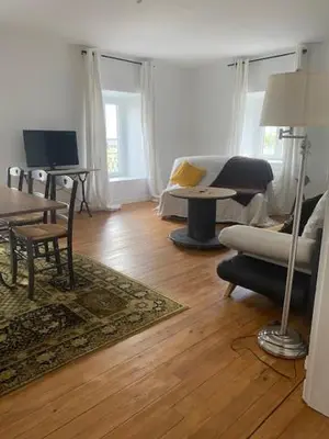 Télévision ou salle de divertissement dans l'établissement Appartement chaleureux et accueillant à quelques pas de la mer