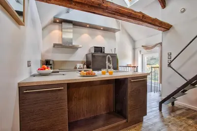 Cuisine ou kitchenette dans l'établissement T2 Authentique, Jardin et BBQ - 5min Bayeux - Parking