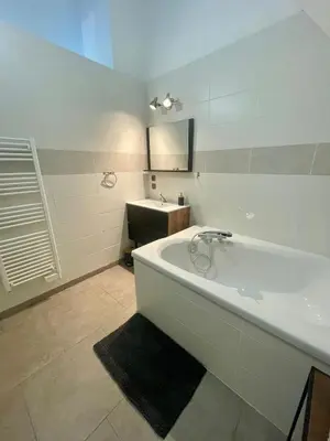 Salle de bains dans l'établissement Le pressoir d'Elise Domaine de Valmeray