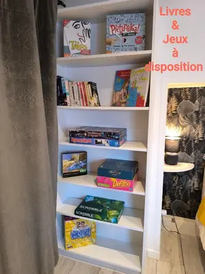 Bibliothèque dans l'appartement