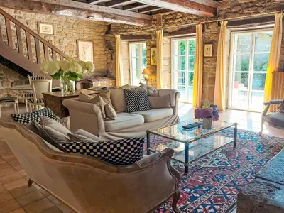 Coin salon dans l'établissement Holiday Home La Grulais by Interhome