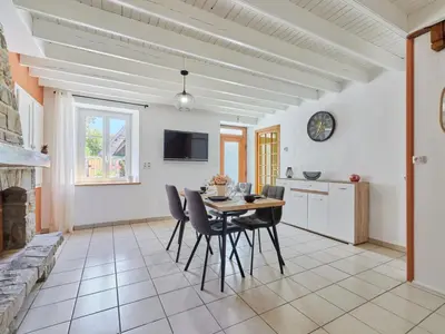 Télévision ou salle de divertissement dans l'établissement Holiday Home Le Launay by Interhome