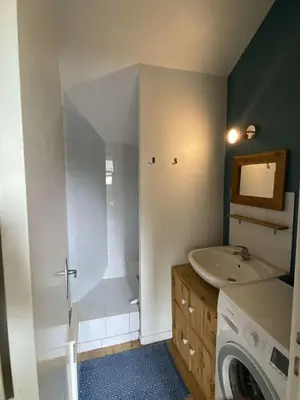 Salle de bains dans l'établissement Le charmant Geôle
