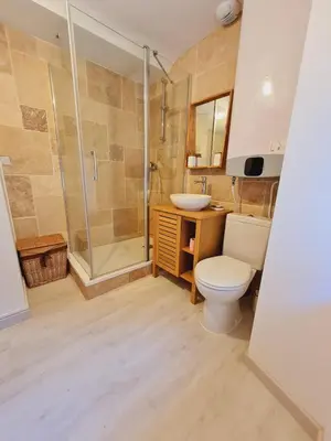 Salle de bains dans l'établissement La maison de Roméo