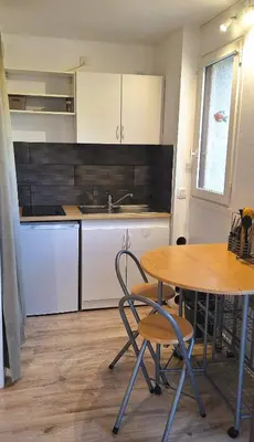 Cuisine ou kitchenette dans l'établissement Studio - Merville Franceville 200 m de la plage