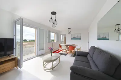 Coin salon dans l'établissement La Cancalaise - Vue mer