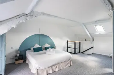 Un ou plusieurs lits dans un hébergement de l'établissement Désirée - Appartement en duplex à quelques pas du port
