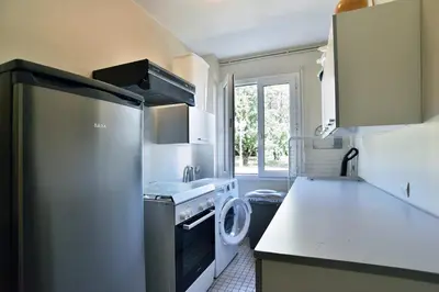 Cuisine ou kitchenette dans l'établissement Maison du Bonheur - Parking - Wifi