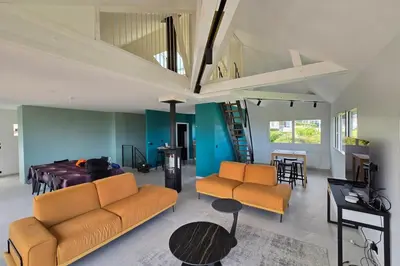 Coin salon dans l'établissement Midgard Villa vue sur mer