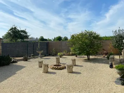 Jardin de l'établissement Petite maison de campagne