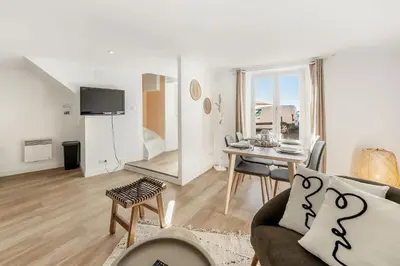 Télévision ou salle de divertissement dans l'établissement Bord de l'eau 1 - T3 duplex - Sea view