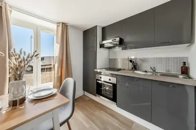 Cuisine ou kitchenette dans l'établissement Bord de l'eau 2 - Studio - Sea view
