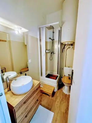 Salle de bains dans l'établissement Bel appartement front de mer