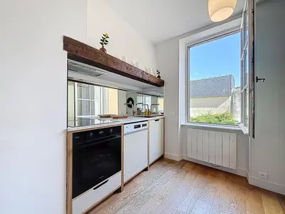 Cuisine ou kitchenette dans l'établissement La Rose du Roc - Maison 4 niveaux, terrasse vue mer