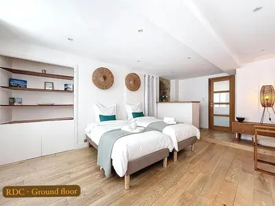 Un ou plusieurs lits dans un hébergement de l'établissement La Rose du Roc - Maison 4 niveaux, terrasse vue mer