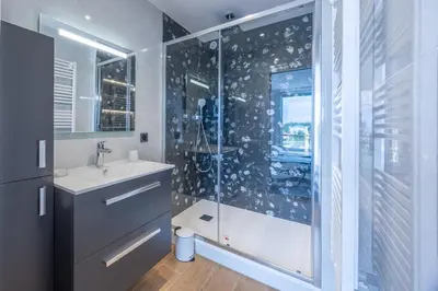 Salle de bains dans l'établissement Le penthouse des ours