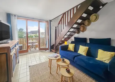 Télévision ou salle de divertissement dans l'établissement F2 cosy avec balcon