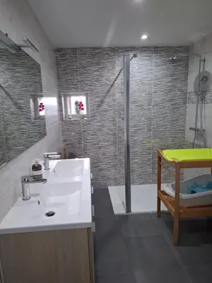 Salle de bains dans l'établissement Au Petit Maltot