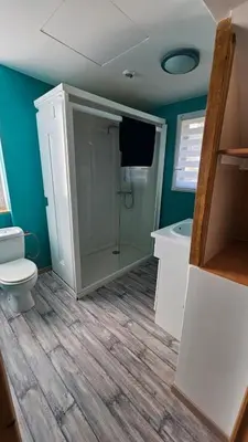 Salle de bains dans l'établissement Les Rochelles