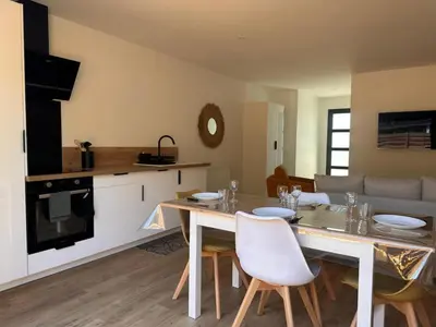 Cuisine ou kitchenette dans l'établissement La Drôme - Gîtes du Bessin
