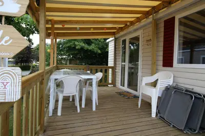 Restaurant ou autre lieu de restauration dans l'établissement Le Domaine de Litteau 4 étoiles à LITTEAU emplacement 403 2CH 1SDB 6 personnes