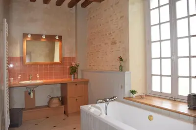 Salle de bains dans l'établissement Château de Canon - le Logis d'Antoinette