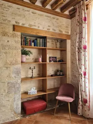 Bibliothèque dans l'appartement