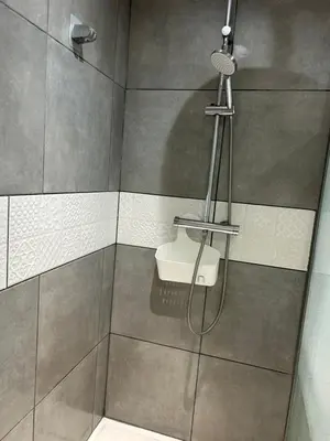 Salle de bains dans l'établissement Maison de famille Normande