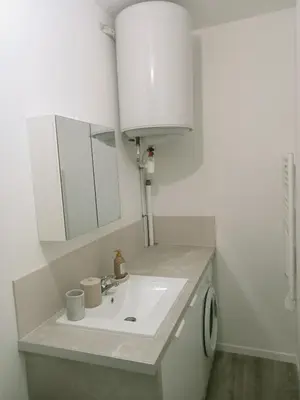 Salle de bains dans l'établissement Studio cosy et équipé