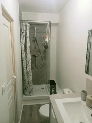 Salle de bains dans l'établissement Studio cosy et équipé