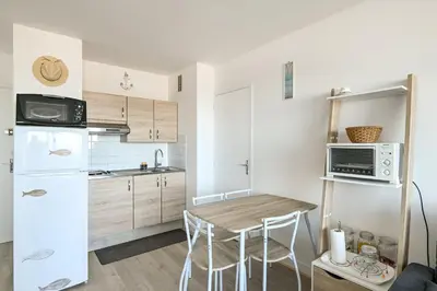 Cuisine ou kitchenette dans l'établissement Le Vumer - Proche Plage