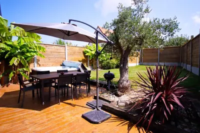 Jardin de l'établissement Grange rénovée- 3 chambres spa