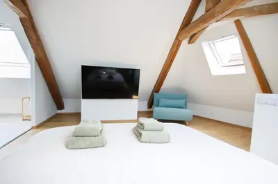 Télévision ou salle de divertissement dans l'établissement Grange rénovée- 3 chambres spa