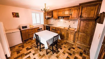 Cuisine ou kitchenette dans l'établissement GRANDE MAISON DE VACANCES SPa
