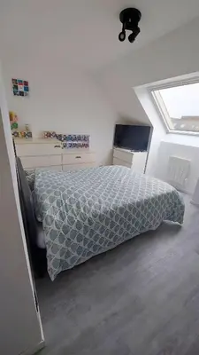 Un ou plusieurs lits dans un hébergement de l'établissement Maison familiale 3 chambres - Jardin clos BBQ linge inclus - Entre Caen & la Mer - Parking - arrivée autonome - professionnels bienvenus