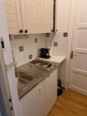 Cuisine ou kitchenette dans l'établissement Logement élégant au cœur de CAEN