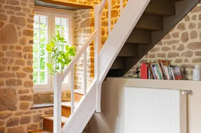 Bibliothèque dans la maison de vacances