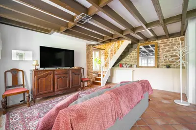 Télévision ou salle de divertissement dans l'établissement La Maison de Montsecret - Maison paisible pour 6p
