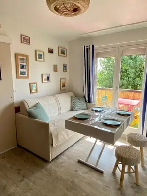Coin salon dans l'établissement L instant Cabourg appartement vue mer