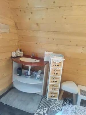 Salle de bains dans l'établissement Chalet fleuri