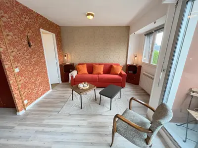 Coin salon dans l'établissement Le Vintage Marin - Studio à 2 minutes à pied de la Plage et du Casino