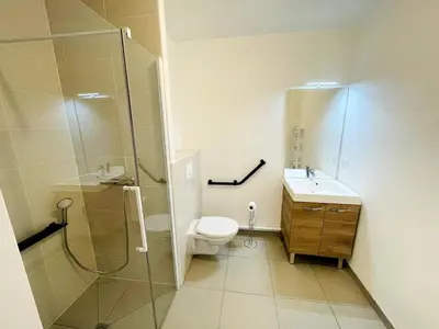 Salle de bains dans l'établissement Studio dans résidence avec salon et cuisine partagés - 404