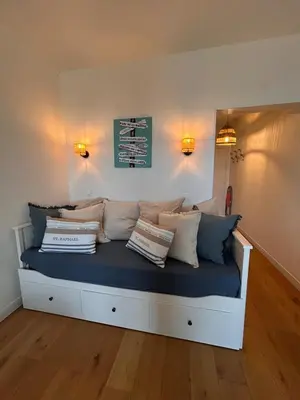 Un ou plusieurs lits dans un hébergement de l'établissement Studio Vue Mer à Luc-sur-Mer