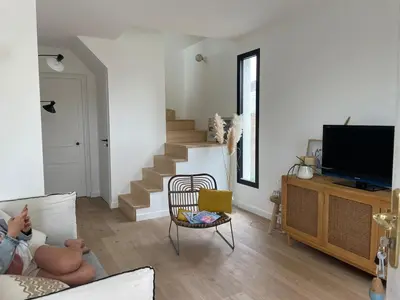 Télévision ou salle de divertissement dans l'établissement La petite bleue, Villa 300 m de la mer