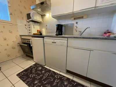 Cuisine ou kitchenette dans l'établissement Vue sur la marina-6 pers à Courseulles sur Mer