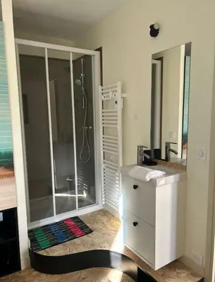 Salle de bains dans l'établissement Au bord de l'Odon