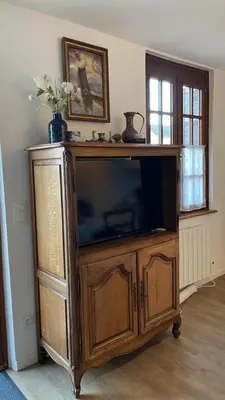 Télévision ou salle de divertissement dans l'établissement Petite maison plage et port de plaisance à pied