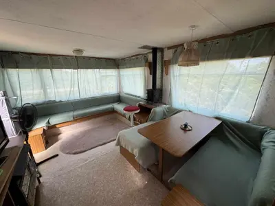 Coin salon dans l'établissement MOBILHOME PRIVÉ avec jardin privé